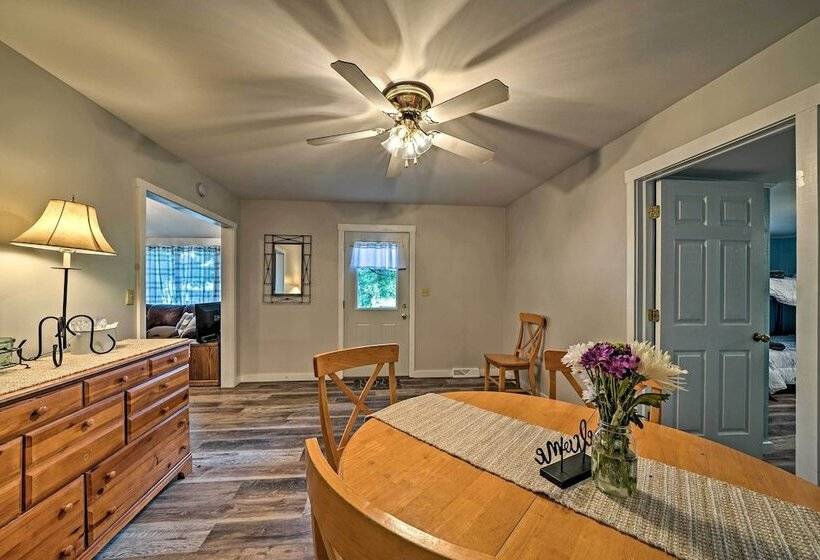 Idyllic Edinboro Escape: Walk To Beach & Lake