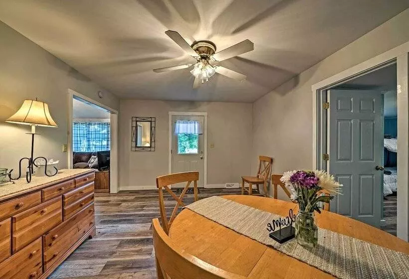 Idyllic Edinboro Escape: Walk To Beach & Lake