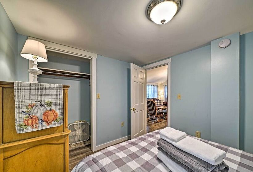 Idyllic Edinboro Escape: Walk To Beach & Lake