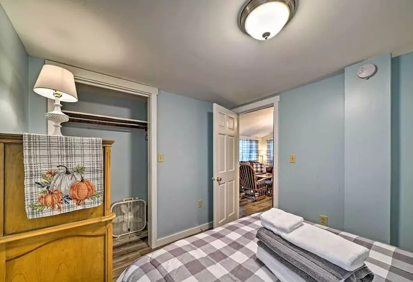 Idyllic Edinboro Escape: Walk To Beach & Lake