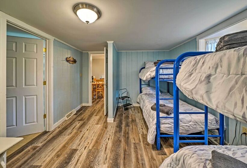 Idyllic Edinboro Escape: Walk To Beach & Lake