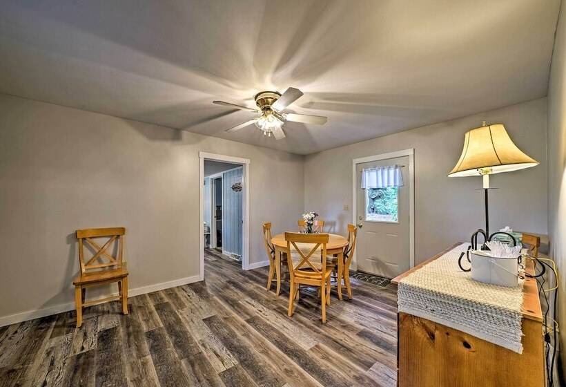 Idyllic Edinboro Escape: Walk To Beach & Lake