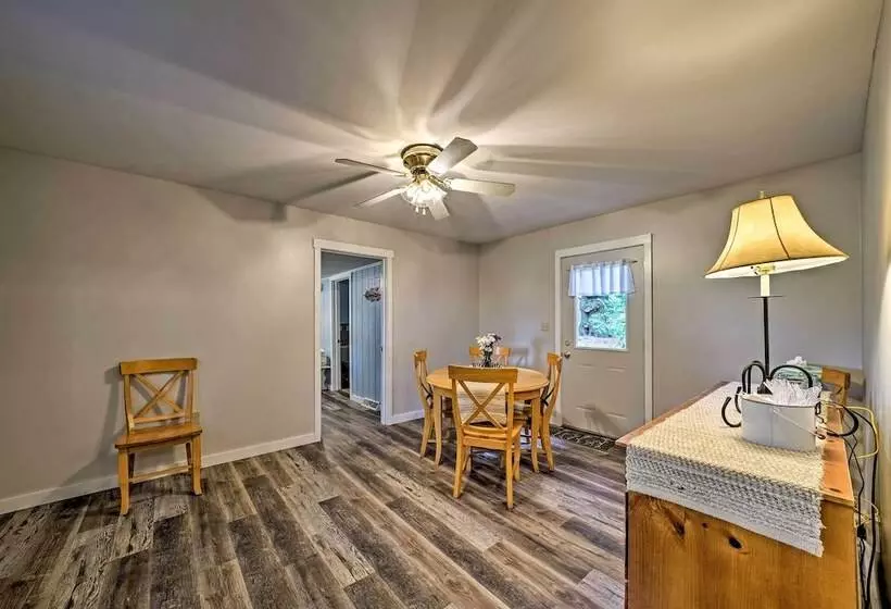 Idyllic Edinboro Escape: Walk To Beach & Lake