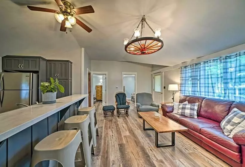 Idyllic Edinboro Escape: Walk To Beach & Lake