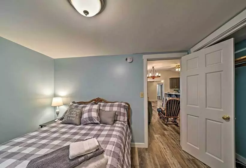 Idyllic Edinboro Escape: Walk To Beach & Lake