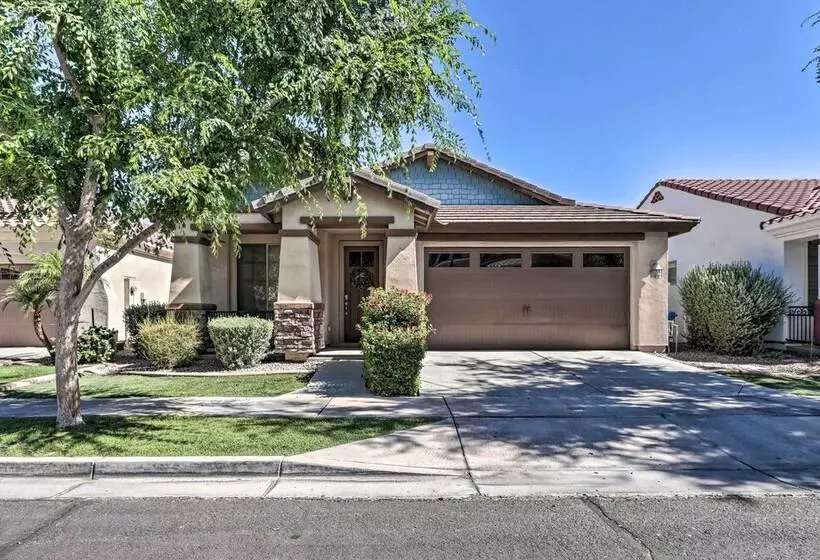Idyllic Gilbert Abode W/ Private Pool: Near Golf!