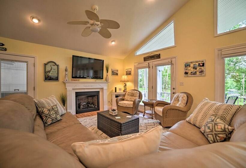 Kentucky Lake House With A Great Outdoor Space!