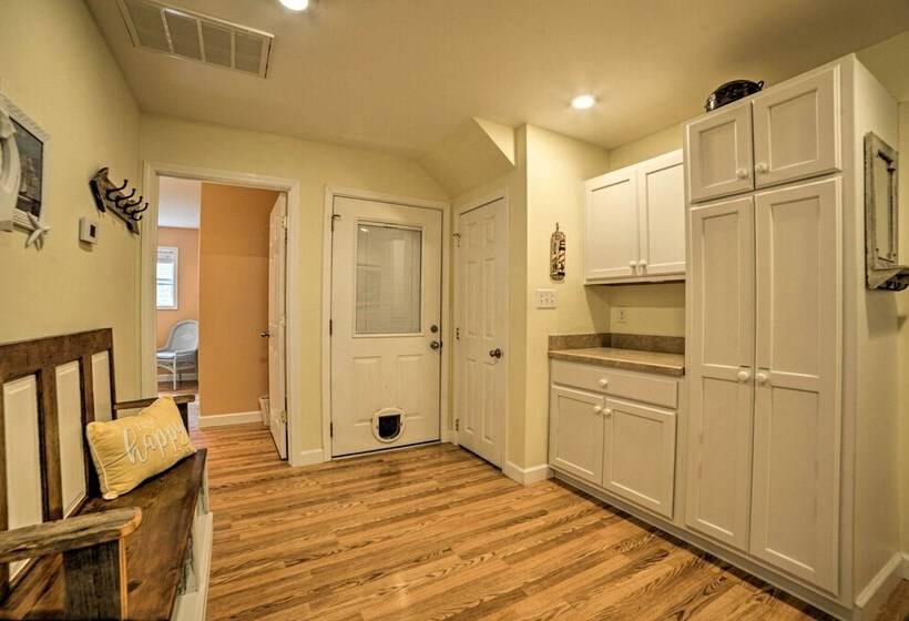 Kentucky Lake House With A Great Outdoor Space!