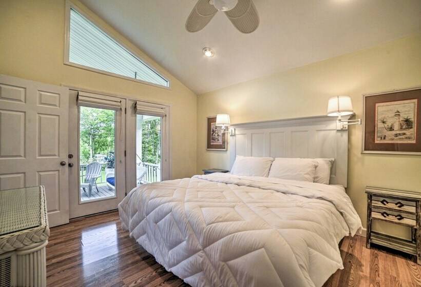 Kentucky Lake House With A Great Outdoor Space!