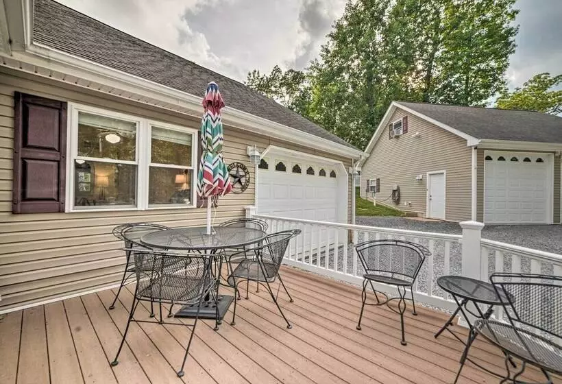 Kentucky Lake House With A Great Outdoor Space!