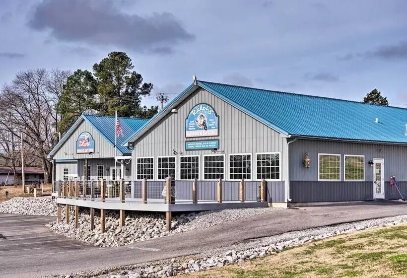 Kentucky Lake House With A Great Outdoor Space!