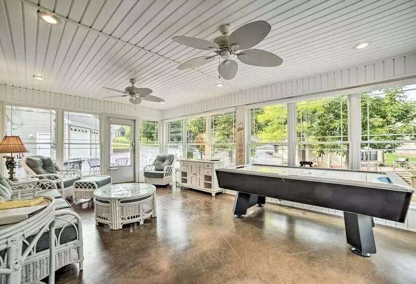 Kentucky Lake House With A Great Outdoor Space!