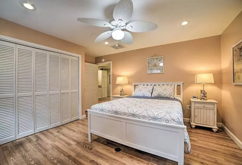 Kentucky Lake House With A Great Outdoor Space!