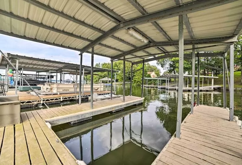 Kentucky Lake House With A Great Outdoor Space!