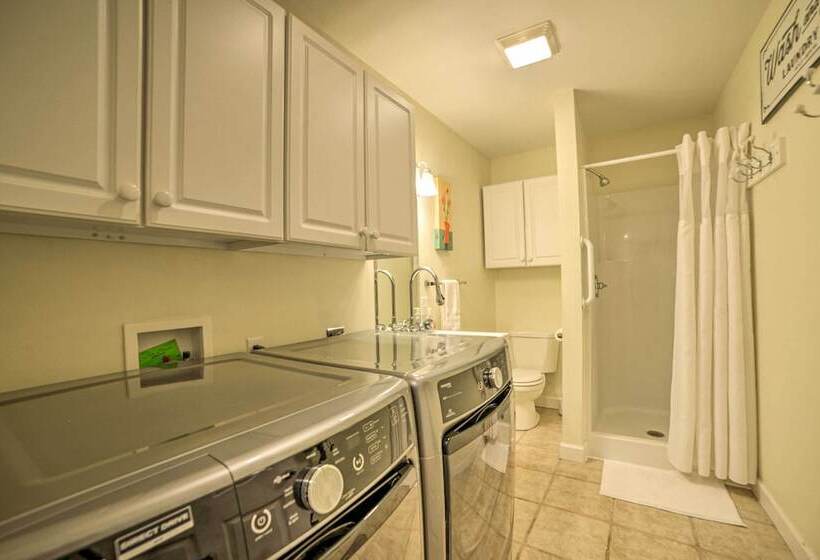 Kentucky Lake House With A Great Outdoor Space!