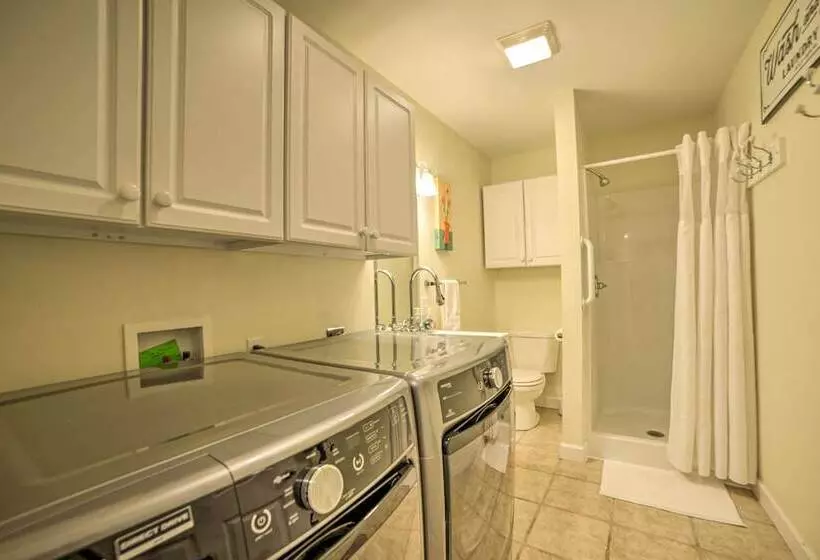 Kentucky Lake House With A Great Outdoor Space!