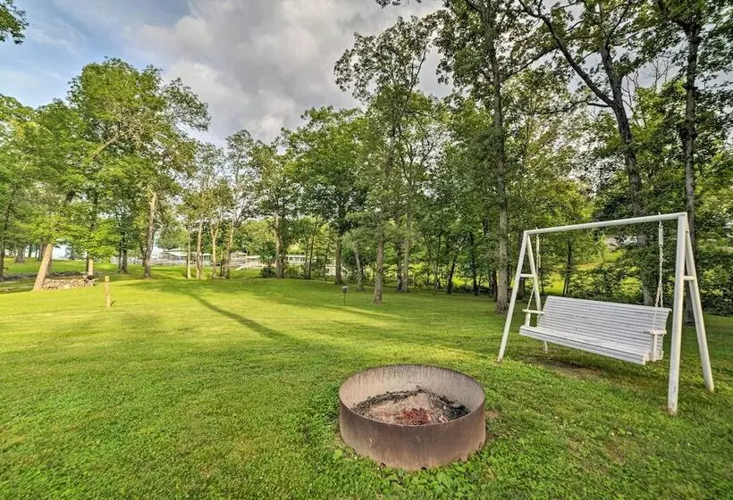 Kentucky Lake House With A Great Outdoor Space!