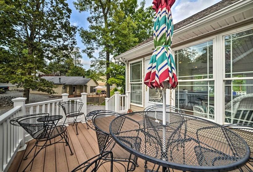 Kentucky Lake House With A Great Outdoor Space!