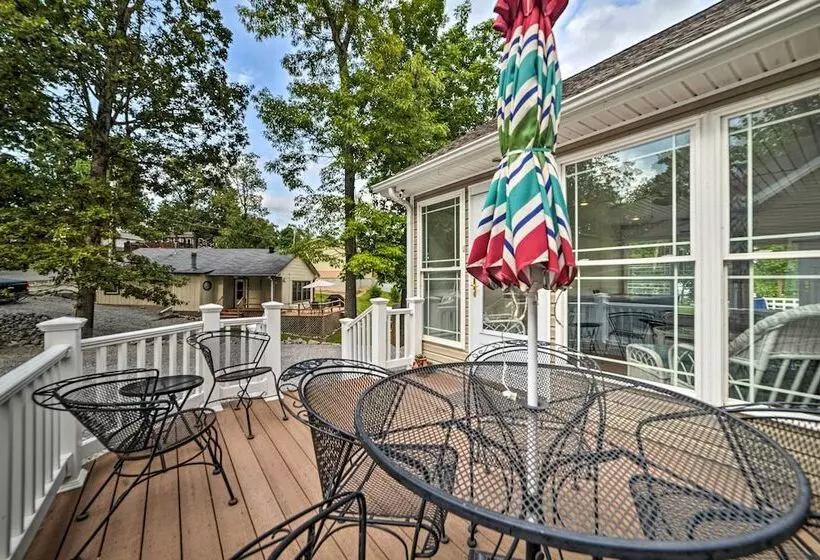 Kentucky Lake House With A Great Outdoor Space!