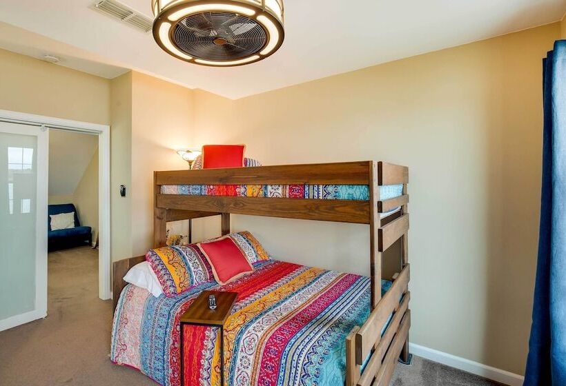 Lake Granbury Fishing Escape W/ Dock & Kayaks!