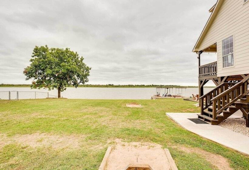 Lake Granbury Fishing Escape W/ Dock & Kayaks!