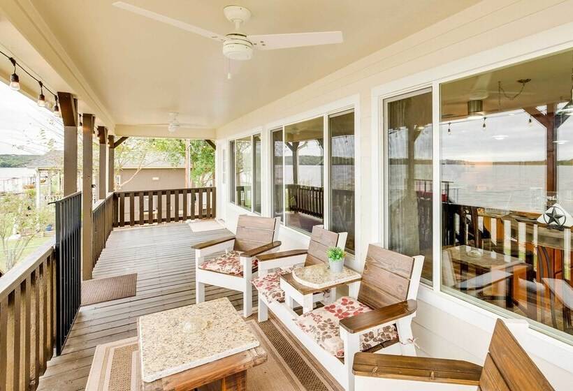 Lake Granbury Fishing Escape W/ Dock & Kayaks!