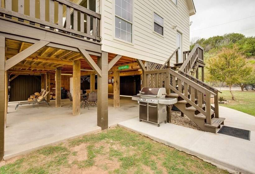 Lake Granbury Fishing Escape W/ Dock & Kayaks!