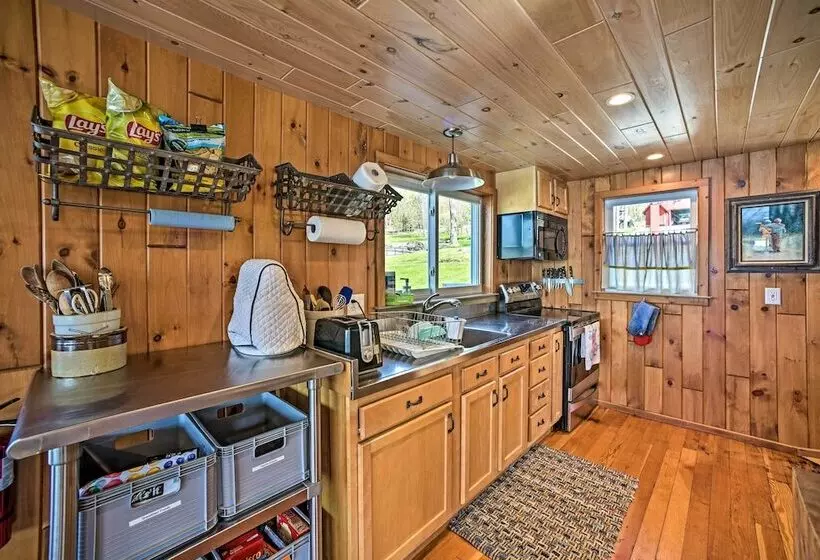 Lakeside Milford Home W/ Fire Pit & Paddleboat