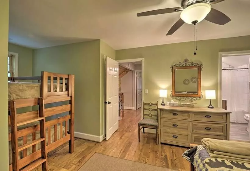 Golf & Resort Amenities: Newland Mountain Cabin