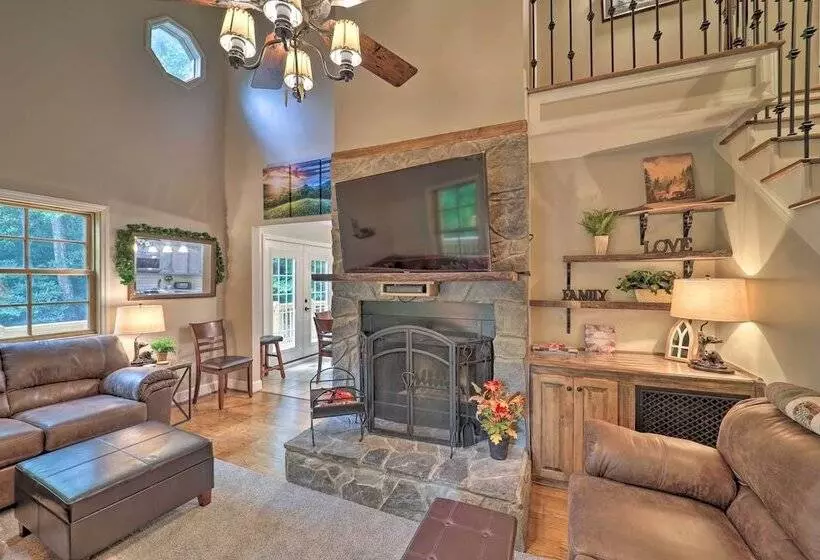 Golf & Resort Amenities: Newland Mountain Cabin