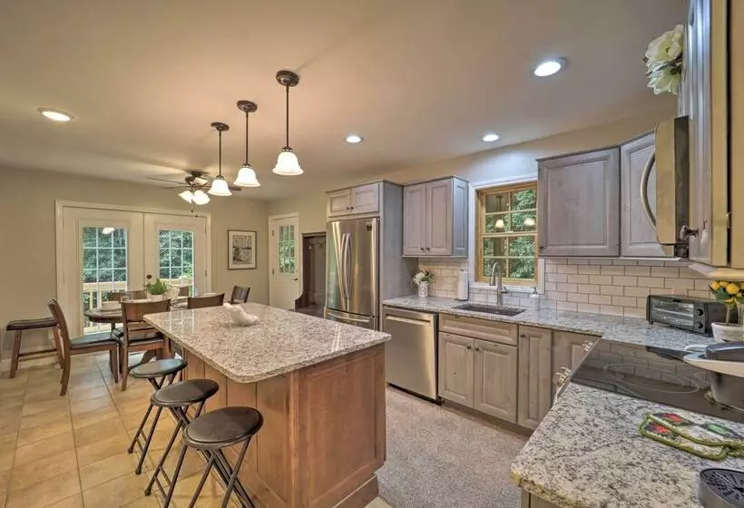 Golf & Resort Amenities: Newland Mountain Cabin