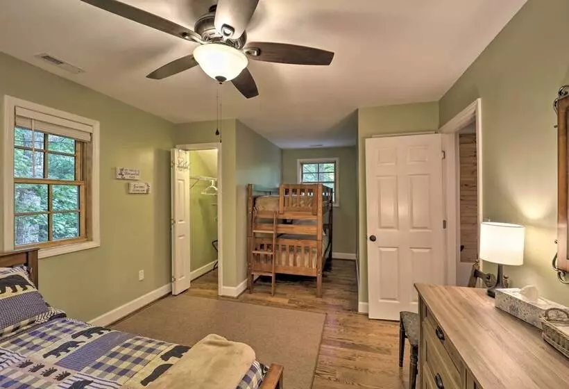 Golf & Resort Amenities: Newland Mountain Cabin