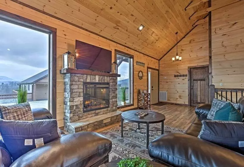 Lightning Bug Lookout: Luxury Mountain View Cabin!