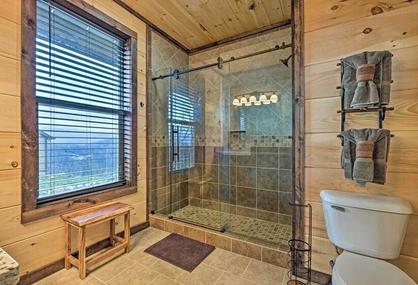 Lightning Bug Lookout: Luxury Mountain View Cabin!
