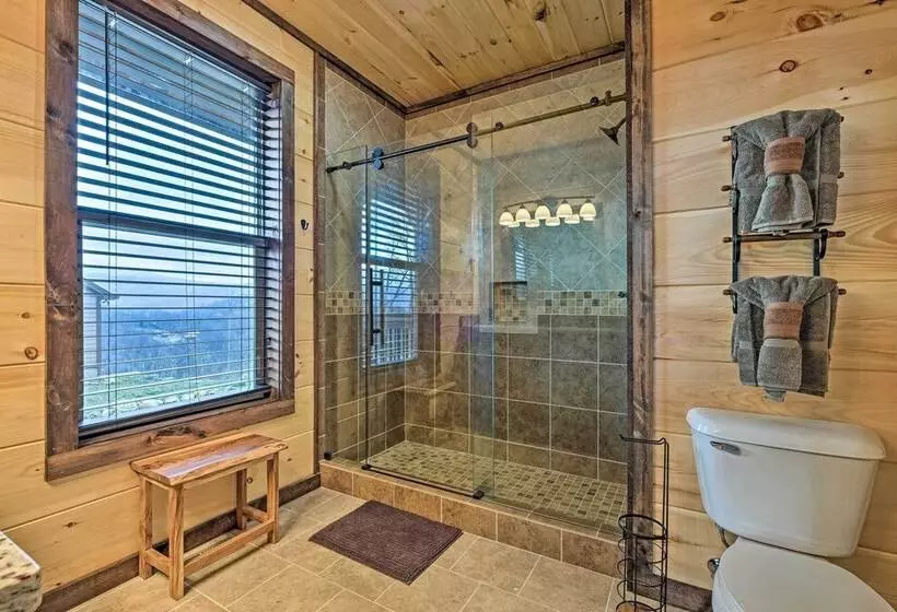 Lightning Bug Lookout: Luxury Mountain View Cabin!