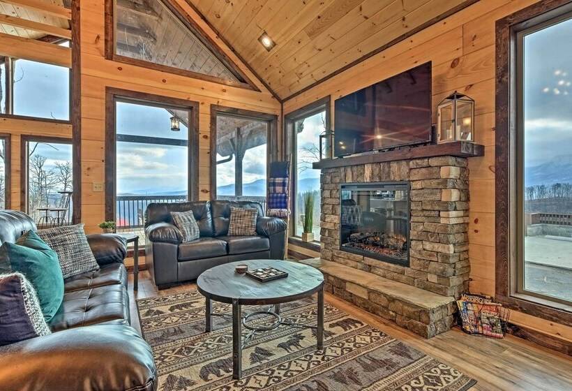 Lightning Bug Lookout: Luxury Mountain View Cabin!