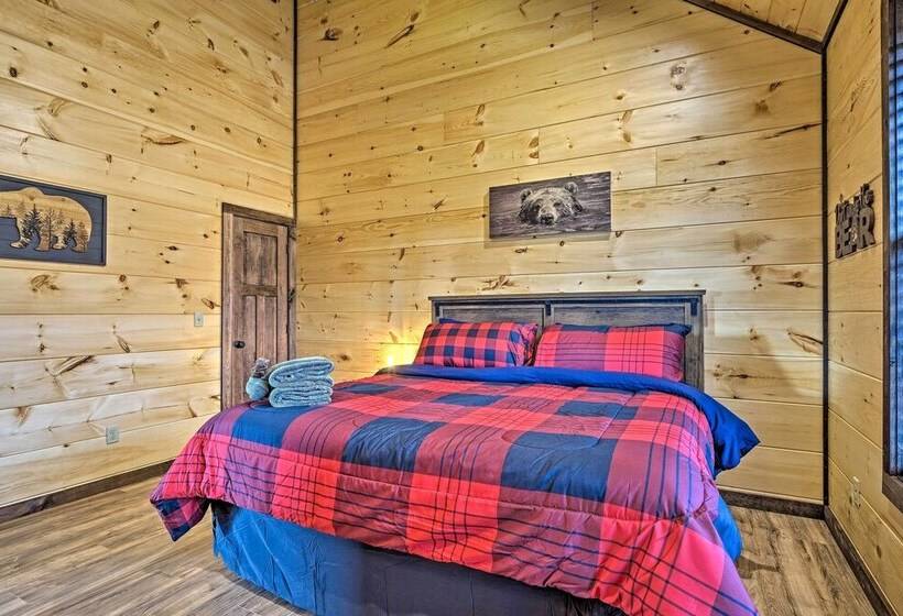 Lightning Bug Lookout: Luxury Mountain View Cabin!