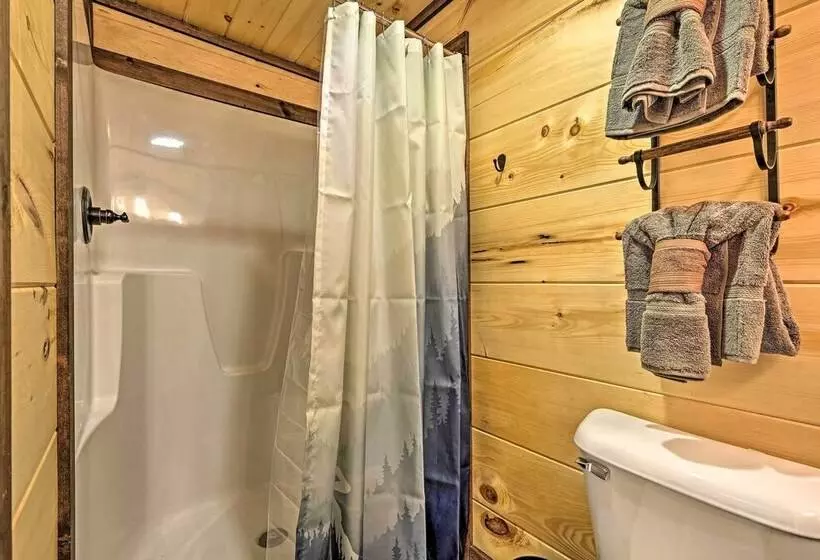 Lightning Bug Lookout: Luxury Mountain View Cabin!