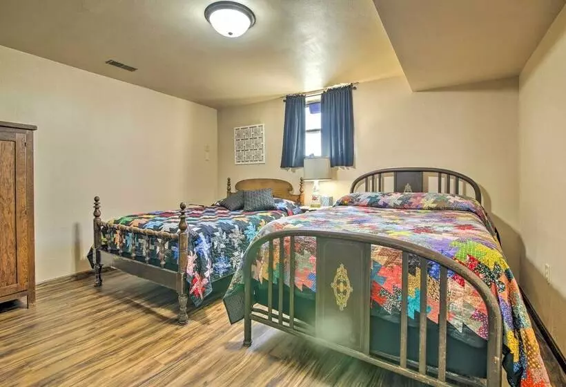 Milford Lake Vacation Rental: Walk To Beach!