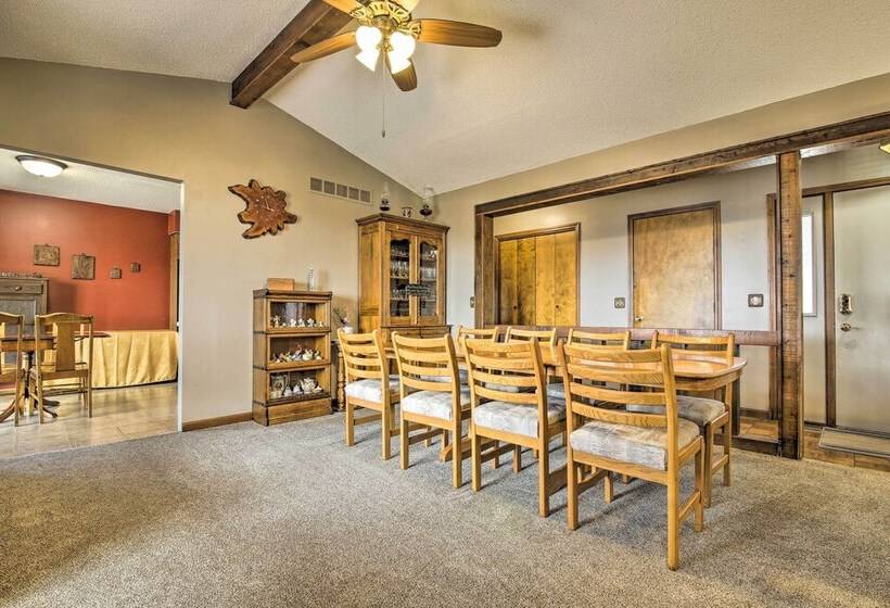 Milford Lake Vacation Rental: Walk To Beach!