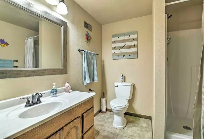 Milford Lake Vacation Rental: Walk To Beach!