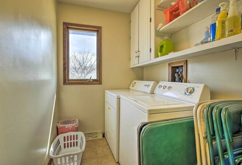 Milford Lake Vacation Rental: Walk To Beach!