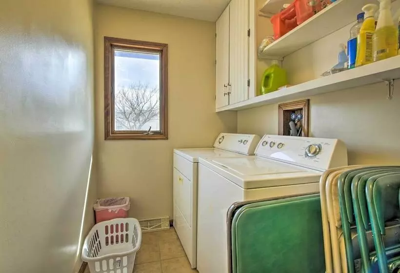 Milford Lake Vacation Rental: Walk To Beach!