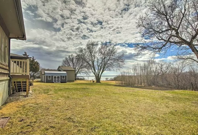 Milford Lake Vacation Rental: Walk To Beach!