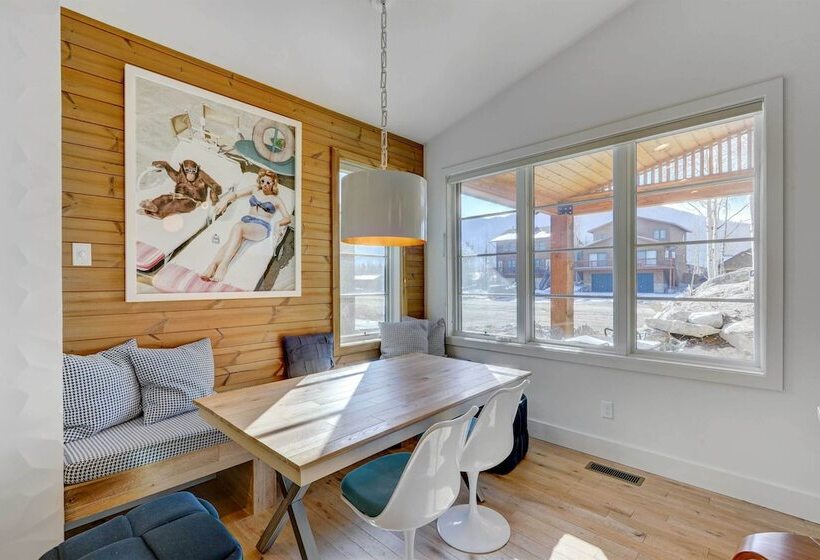 Fireplace & Deck: Modern Cabin In Grand Lake!