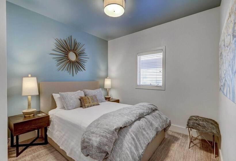 Fireplace & Deck: Modern Cabin In Grand Lake!