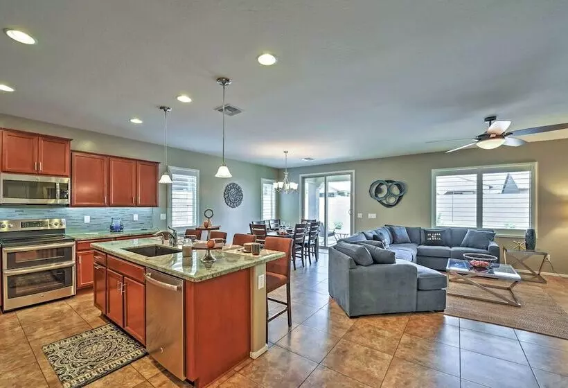Modern San Tan Valley Family Home W/community Pool