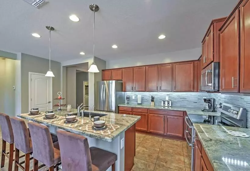 Modern San Tan Valley Family Home W/community Pool