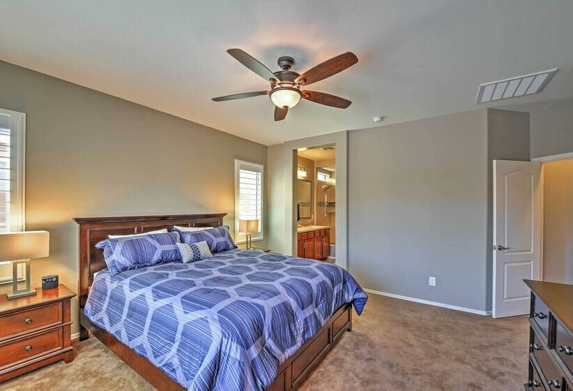 Modern San Tan Valley Family Home W/community Pool