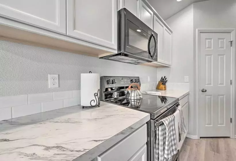 Newly Built Caldwell Home W/ Yard, Near Downtown!